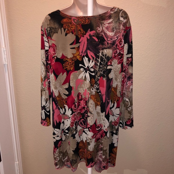 ATTITUDES by Renée - Floral Shark Bite Tunic - Picture 3 of 6